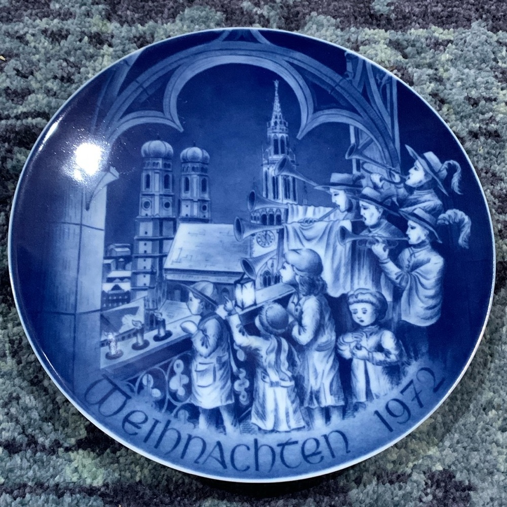 Bareuther St Peters Church in Munich Christmas Plate 1972 blue & white Bavaria